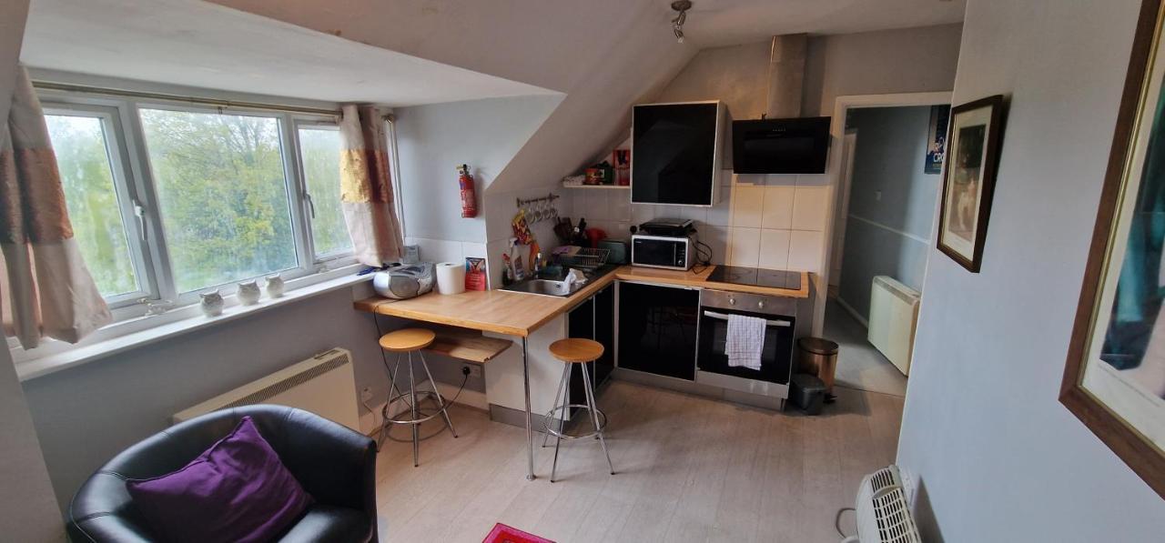 Cosy 2 Bedroom Flat - Sleeps 6 People - Close To Lewisham Dlr/Train Station Londres Exterior foto