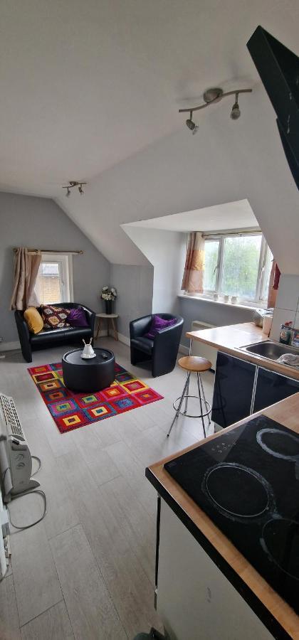 Cosy 2 Bedroom Flat - Sleeps 6 People - Close To Lewisham Dlr/Train Station Londres Exterior foto