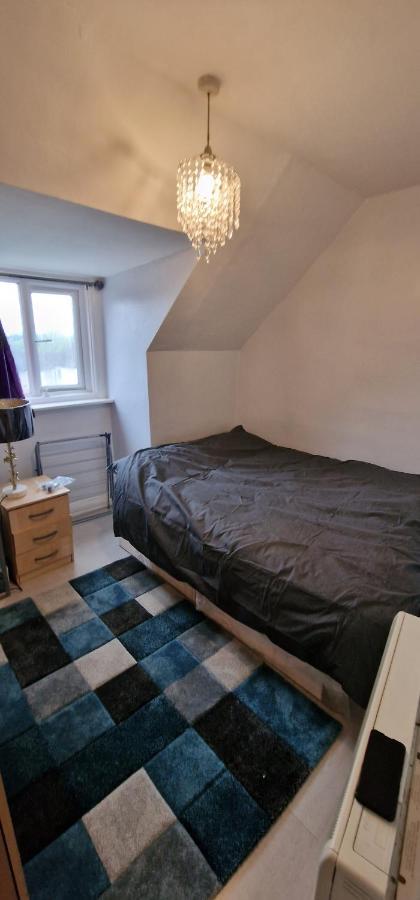 Cosy 2 Bedroom Flat - Sleeps 6 People - Close To Lewisham Dlr/Train Station Londres Exterior foto